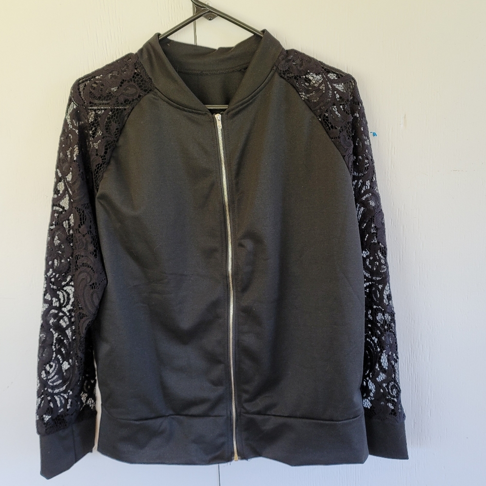 Jacket with lace sleves